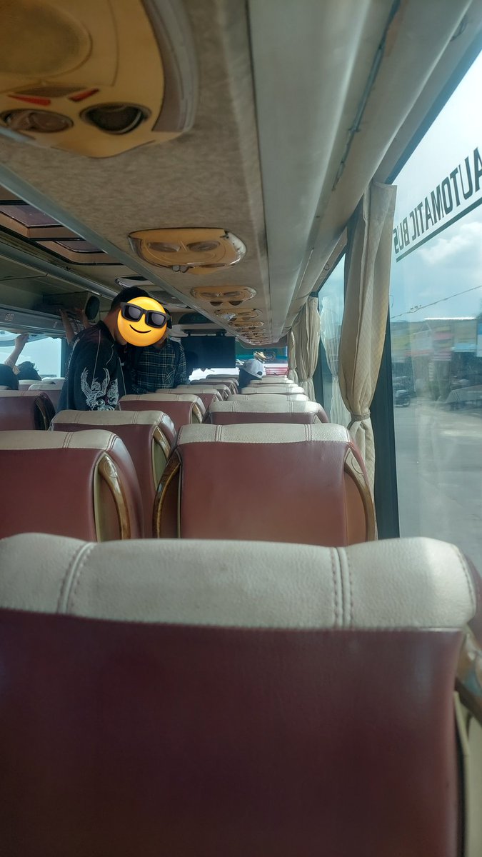 fthaf_'s tweet photo. @Ccookk_ Armada tambahan dua bulan lalu, rute yang sama keberangkatan jam 1 siang di Jombor. Dapet unit parwis satrio langit. 45 seat dengkul mentok https://t.co/NcV2wchAD2