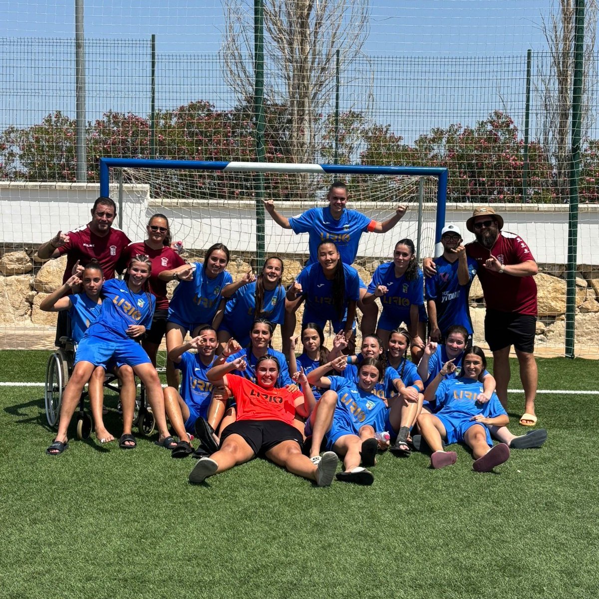 📌 SENIOR FEMENINO

⚽⛱️ FUTBOL PLAYA

JORNADA 9 | CD Guadalcacin 4-1 Fran Mejias

No estaban muertas 🎶 estaban de parranda 🎶

Las nuestras vuelven a superarse y se clasifican para el playoff tras ganar el ultimo partido pese a llegar a Jaén sin depender de si mismas.

Vamos💪
