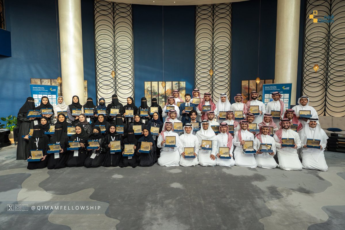 هنا انتهت رحلة #برنامج_قمم ⛰️
تجربة جميييلة فتحت لي آفاق جديدة وعرفتني على ناس من ذهب، أتمنى لو ينعاد الزمن وأعيشها مره ثانية 

صرت ضمن الخريجين 🎓: qimam.com/sa/alumni/