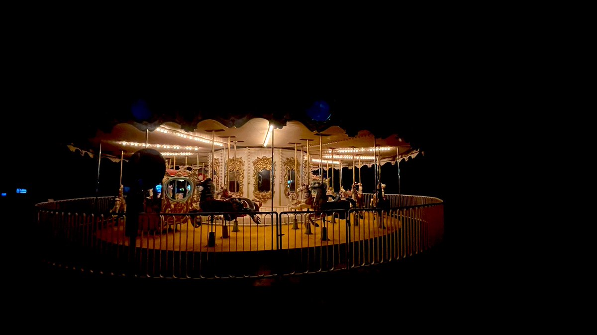 kinoto82's tweet photo. 夜の遊園地定番スポット

#スパイ遊園地脱出 https://t.co/f1IHhHDenR
