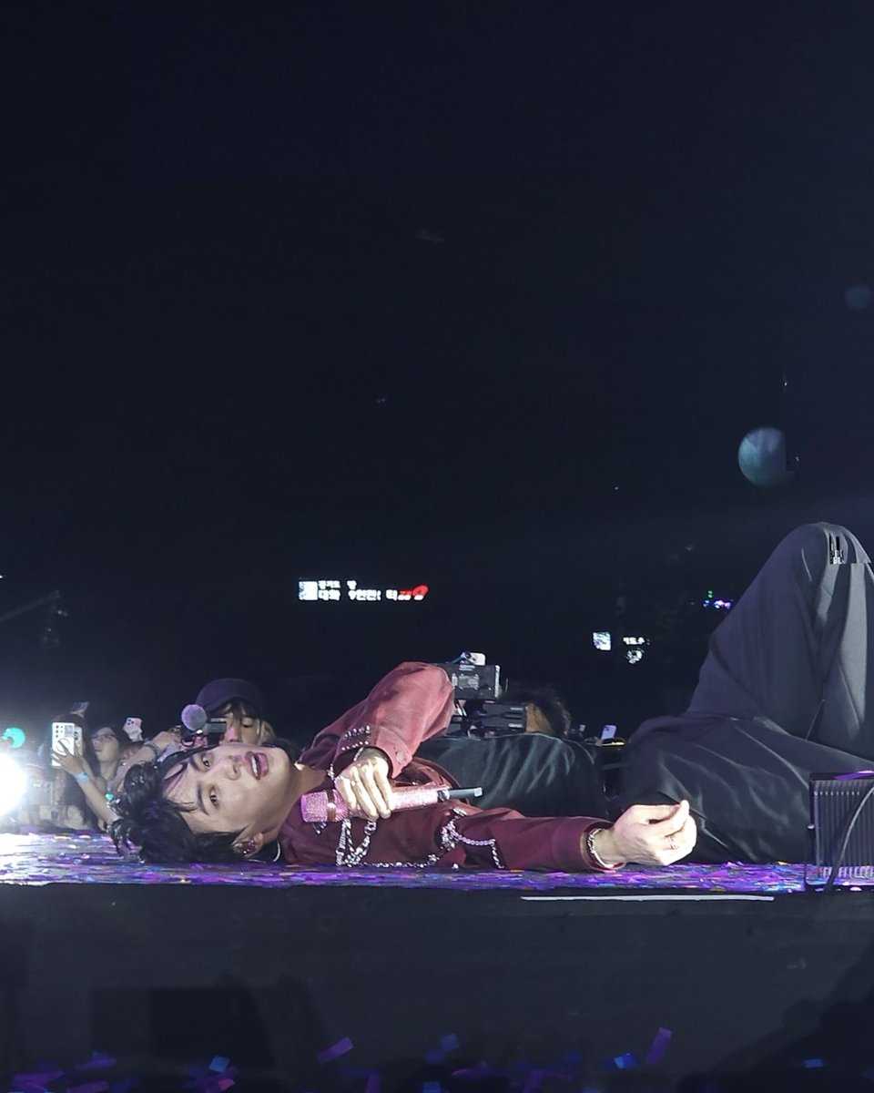 seokjinfile's tweet photo. OMG https://t.co/qeLSRABjBm