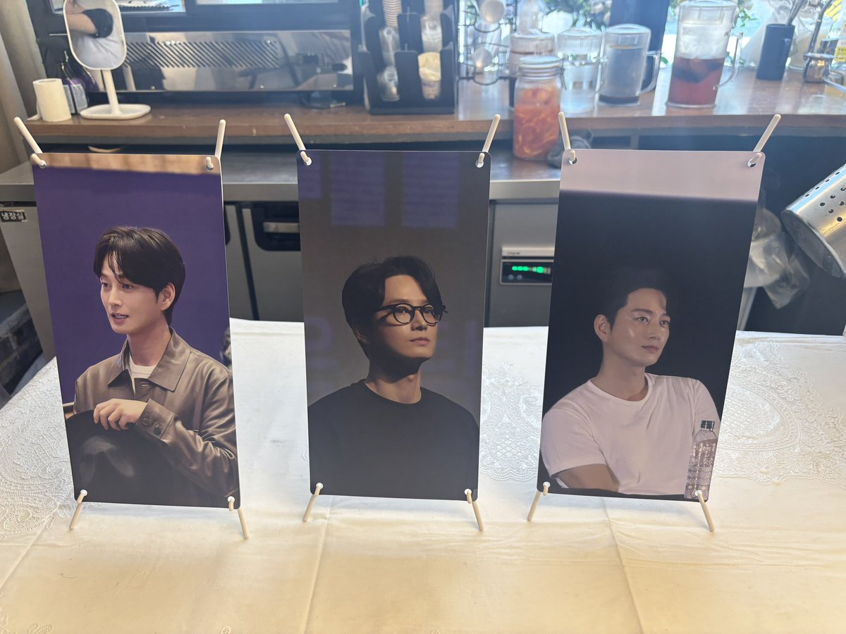 dlwjTl's tweet photo. 생각보다 부끄람쟁이기도 하고🙈
일정 때문에 크게 구경은 못했지만요.. 
정말 아기자기하고 🍋백작님이 한가득이어서 행벅했습니다🦊
생일카페 열어주셔서 너무 감사했어요!🧡
수정 재업… 🫣

#레몬백작탄신일
#이현욱의_모든날_복복복 https://t.co/BH1MXwuKEY