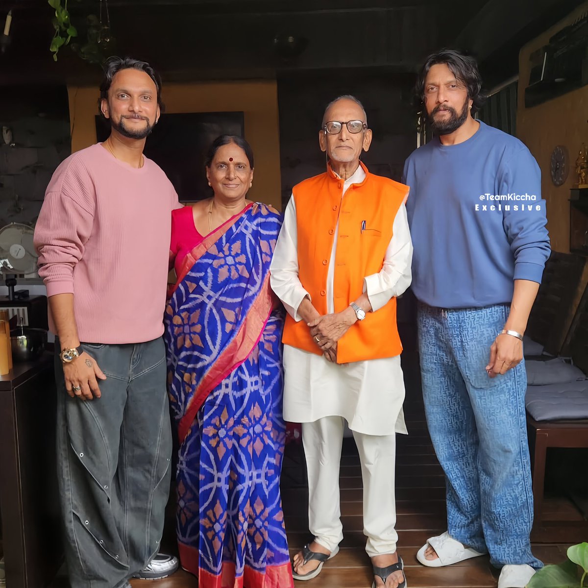 Xclusive Pic <a href="/KicchaSudeep/">Kichcha Sudeepa</a> ❤️😍👑

#KicchaSudeep #BillaRangaBaasha