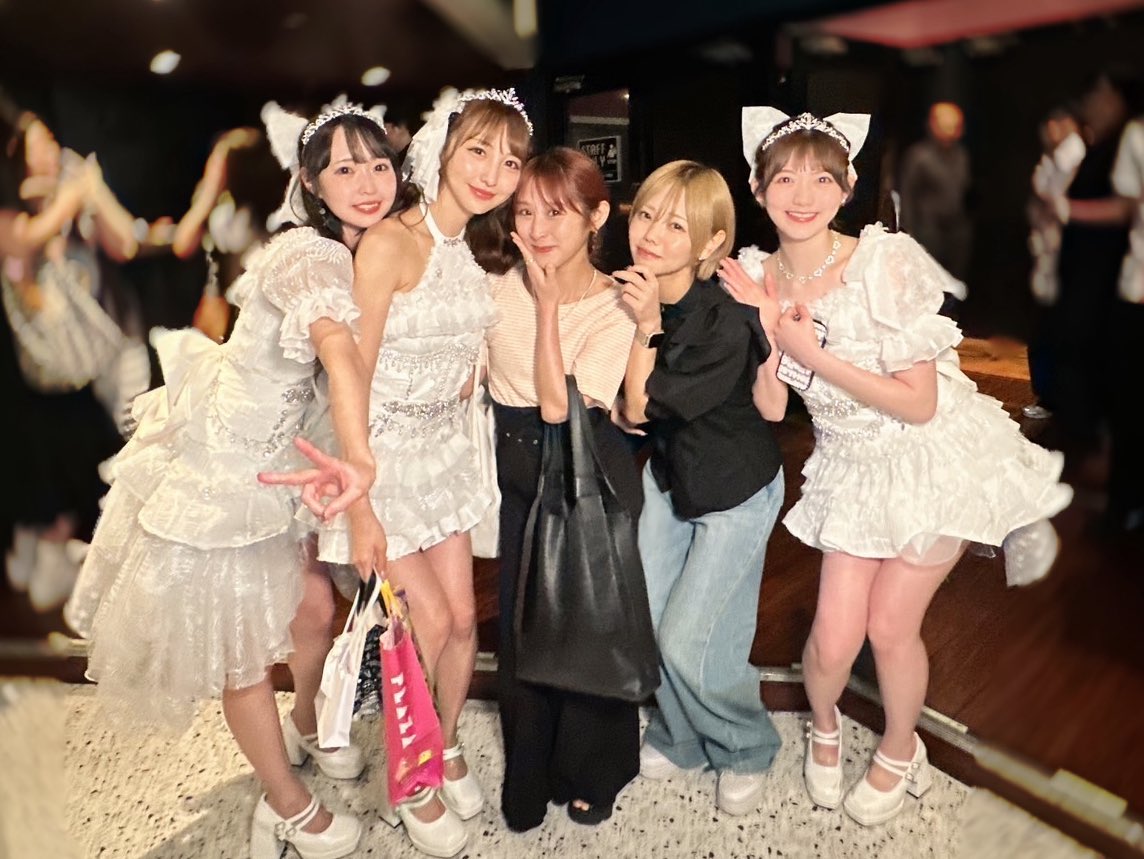 mamiri_manami's tweet photo. Ange☆Reveさん尊い…🥹🫶🫶🫶
(お写真もろた。3人とも可愛すぎなんよ！)
改めて沢山ありがとう、卒業おめでとう💐 https://t.co/zrkoDqXzSf