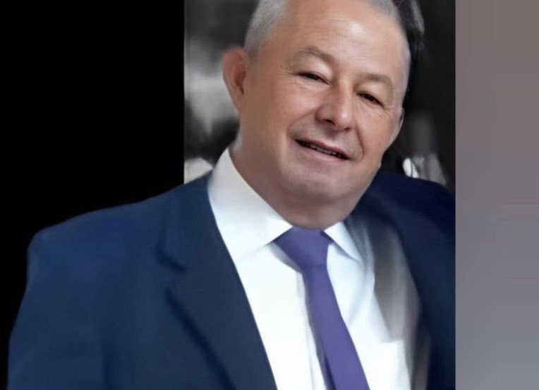 MaritzaCuetoP1's tweet photo. Dicen que no existen grupos ilegales, que los panfletos tampoco... y de repente asesinan a Emiro, un comerciante honesto, dedicado, en el municipio de Piedecuesta, y padre de nuestro colega periodista Sergio Díaz. https://t.co/vJeuRjpXpl