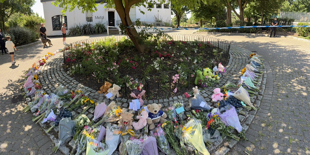 James Courtenay (@jamescourtenay) on Twitter photo Visiting the site of yesterday’s tragedy.
I can only imagine the pain and suffering of the little girl’s family and friends, at this heartbreaking time.
The deepest sympathies from the Chalkwell Councillors and the Southend Conservative Group at <a href="/SouthendCityC/">Southend-on-Sea City Council</a> Visiting the site of yesterday’s tragedy.
I can only imagine the pain and suffering of the little girl’s family and friends, at this heartbreaking time.
The deepest sympathies from the Chalkwell Councillors and the Southend Conservative Group at <a href="/SouthendCityC/">Southend-on-Sea City Council</a>