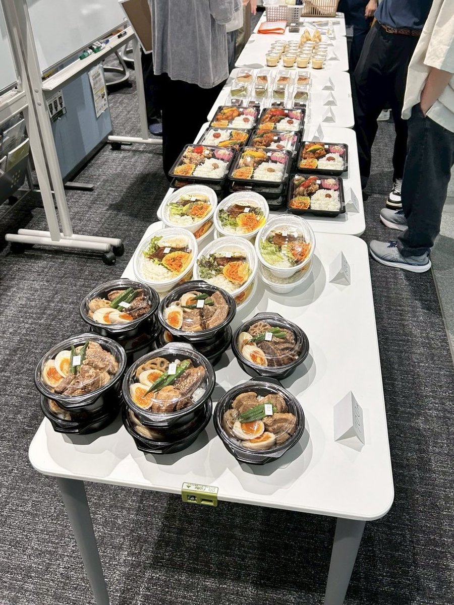 centerofcom's tweet photo. こんにちは！
地域協働研究会COCOSです🍀

6月24日（火）に、Cafeしえるさんのお弁当＆スイーツを販売しました！

ご購入くださった皆さま、ありがとうございました🙇‍♀️✨️
Cafeしえるさんの魅力が少しでも多くの方々に届いていたらうれしいです！

#地域協働研究会COCOS
#cafeしえる https://t.co/Bcgc8vcfpb