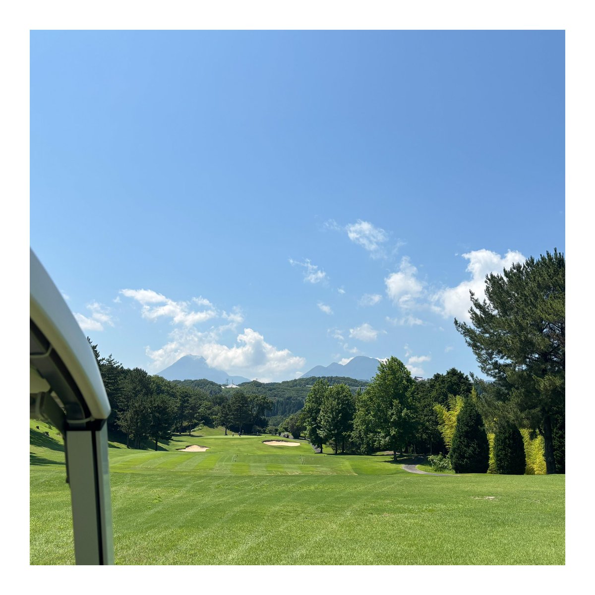lemograss's tweet photo. きゃー
暑い暑い暑い〜！！

水分補給は2リットルで追いつかず
倒れないように気をつけて

しばらくゴルフは休むかな

#ゴルフ
#golf
#mysky
#かこそら 
#空 https://t.co/Te0d4jkVfk