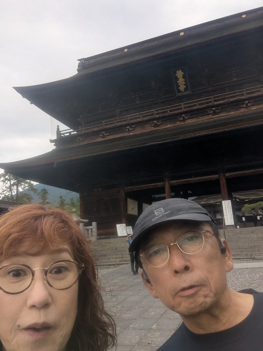 RcyYUS6obyhobmL's tweet photo. 早朝に『善光寺』へ行ってみました✨️凄いお寺✨️
お戎檀巡りもさせてもらいました!闇と光…ほんとに『心』と同じ…お釈迦様ありがとう🙏ございます https://t.co/u26ZnPk8v3