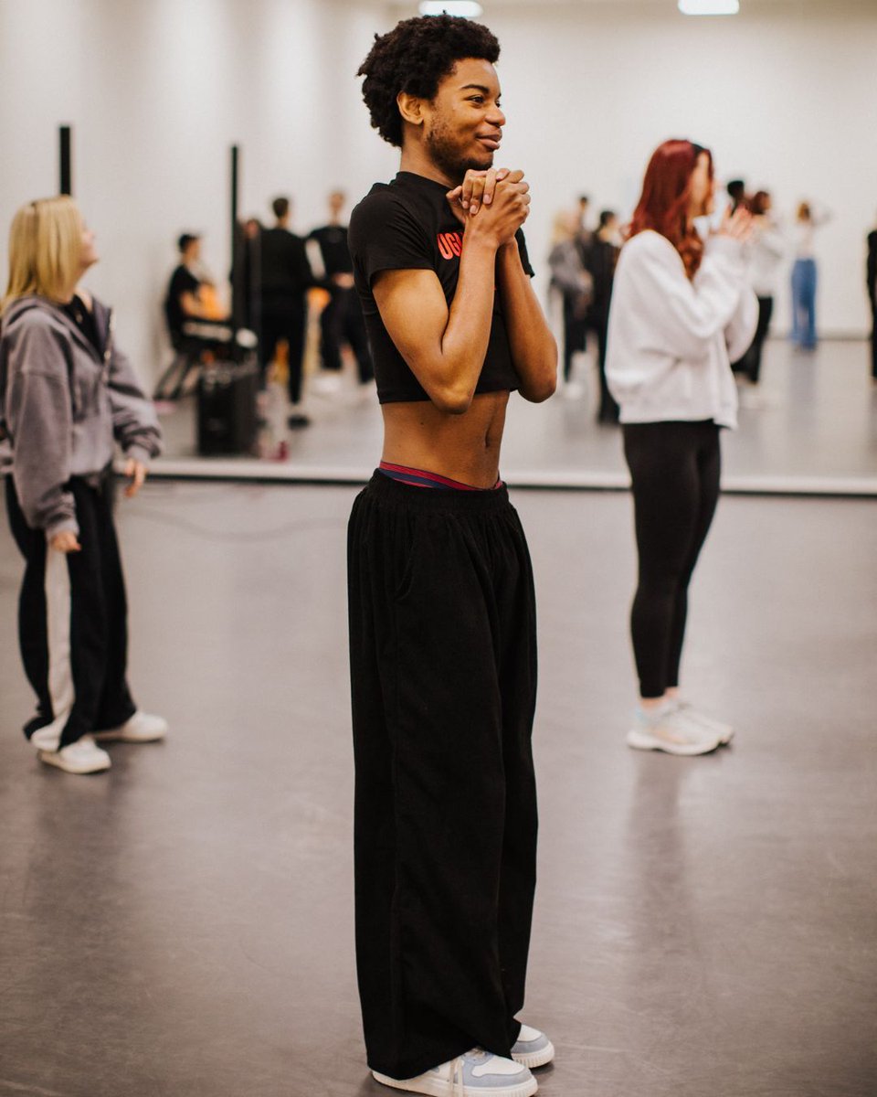 lmauniofficial's tweet photo. Weβre not here to shape you into a mould - weβre here to help you break it.
Develop your skills, your way, and be part of the next generation changing the creative industries for good.
#UCAS #StudentLife #CreativeDegrees #UniGoals #UniversityLife #ApplyToUni #FutureStudent #Uni https://t.co/fmGDRW2nby