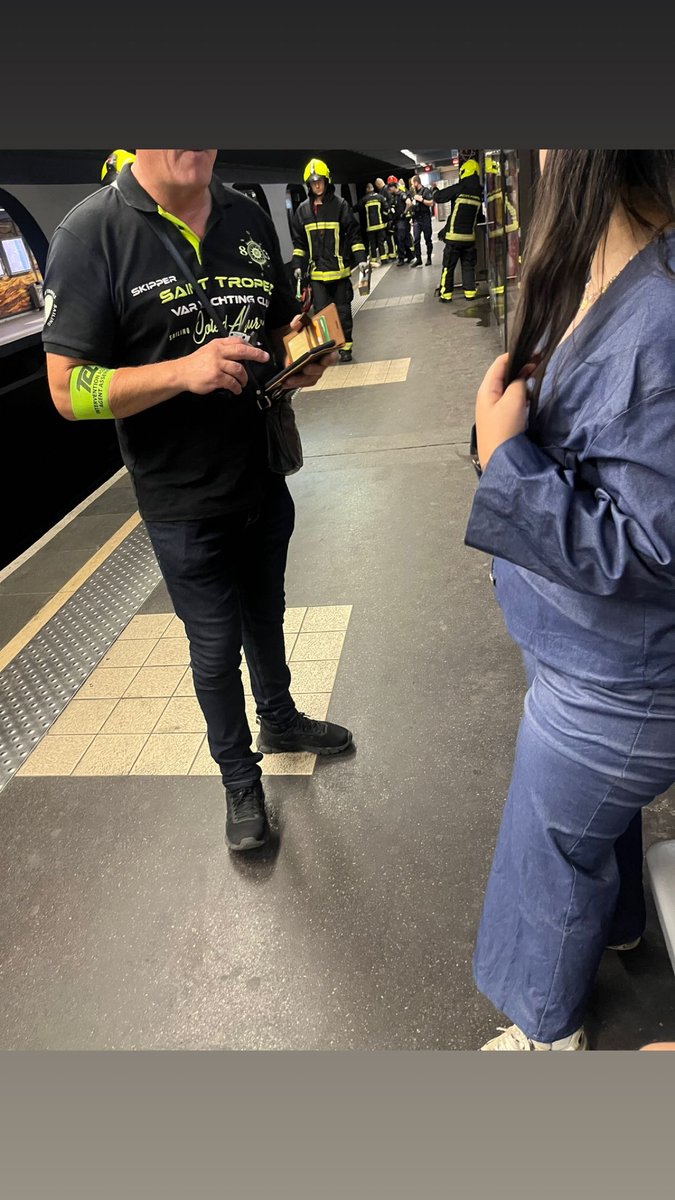 medaveprod's tweet image. [INFOS MEDAVEPROD]

🔴Tombé sur les voies du métro A, station Hôtel de Ville, un jeune homme dans un état grave.

#lyon