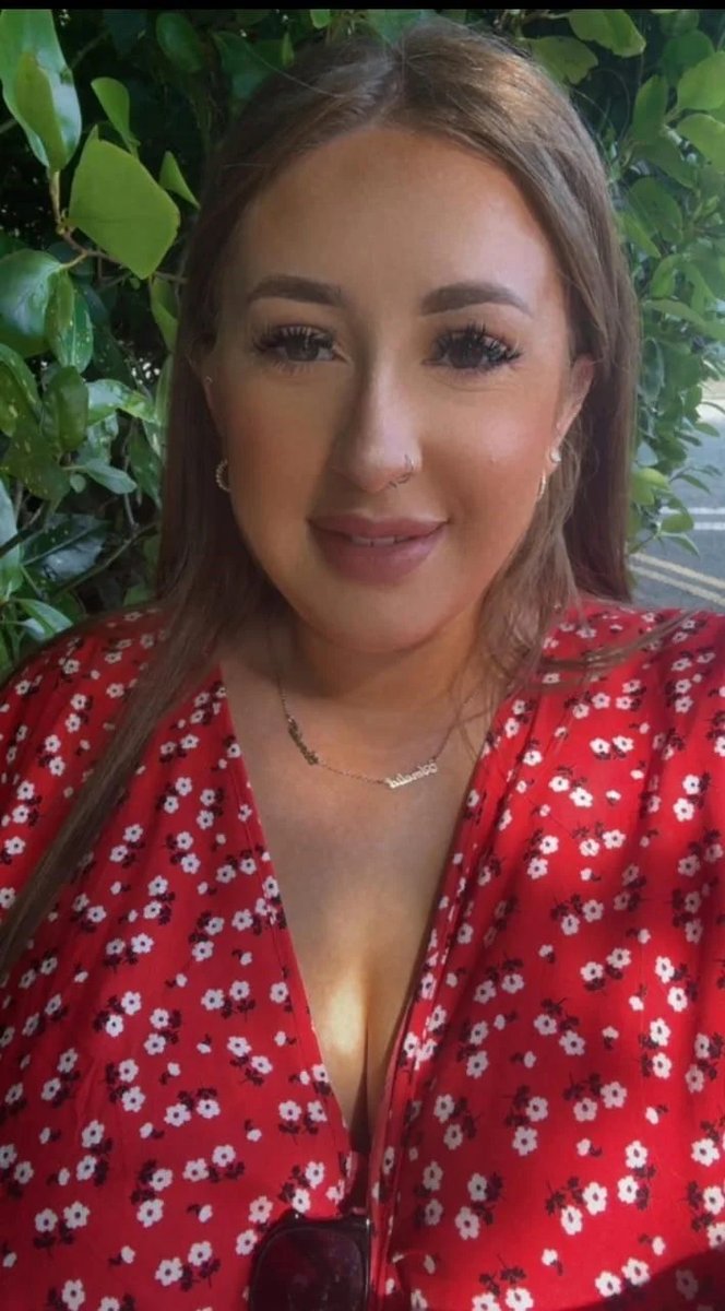 Kscott_94's tweet photo. BREAKING: Police have launched a murder investigation after 27-year-old Sarah Montgomery, a mother-of-two, who was also pregnant, was found dead at a property in the Elmfield Walk area of Donaghadee. 

A 28-year-old man has been arrested on suspicion of murder @BelTel https://t.co/7SWf7bwncC