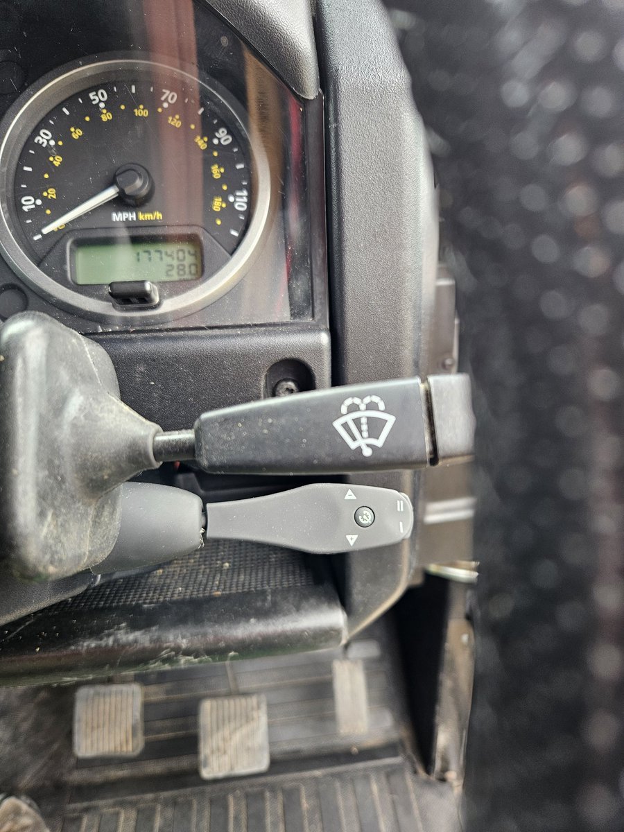 AT_Development's tweet image. After 9 yrs/150,000 miles my aftermarket cruise control died. Local independents didn't want to install unit so Tim @mobilecentre recommended Chris @CSKLandRovers. Up at zero crack sparrow fart, 240 mile roundtrip -  but it was totally worth it #Defender110.