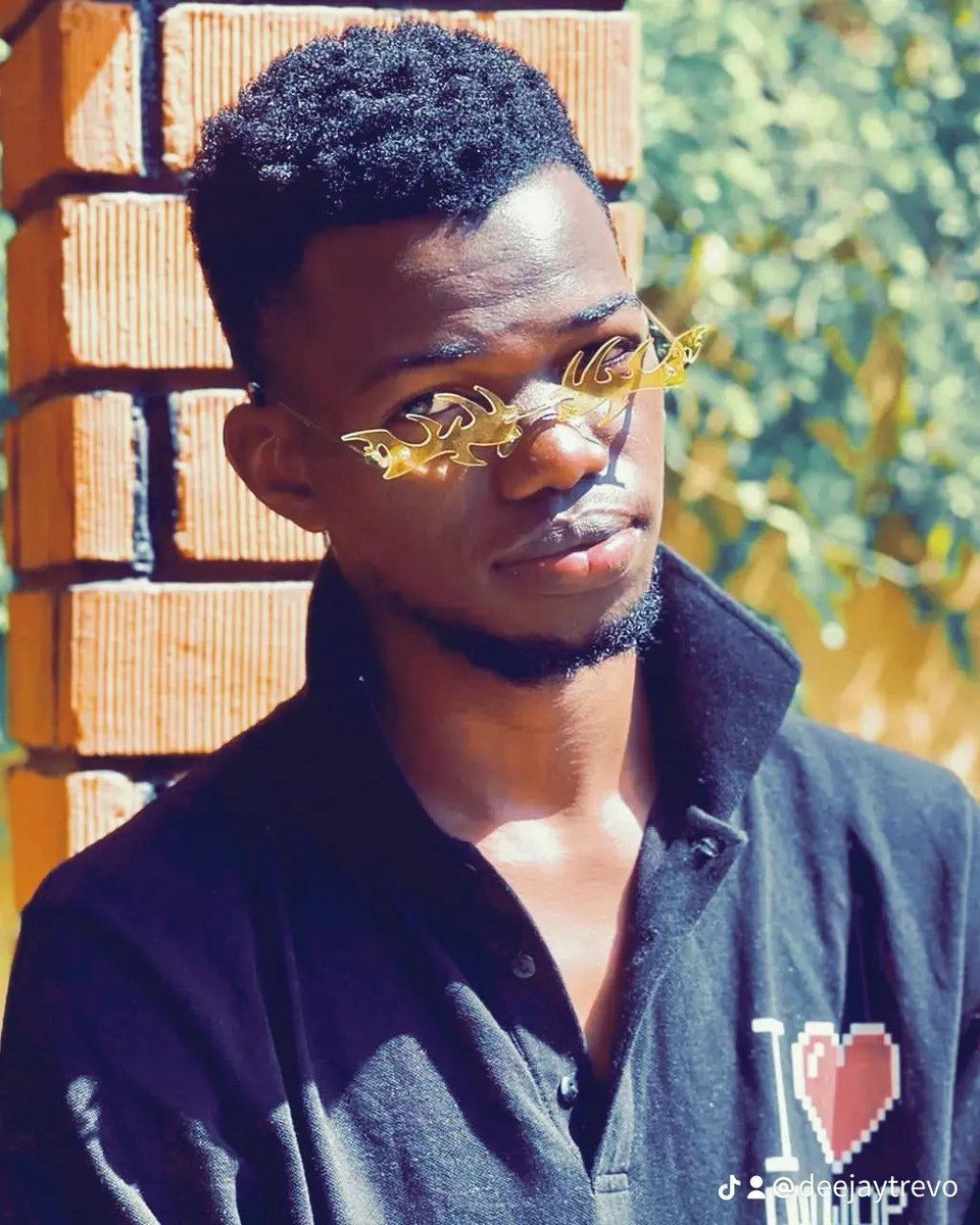 THEVIBECODE's tweet photo. They I'll call it wired &amp; corny untill it works.
They I'll say look at him posting his lil motivational videos.
At yo promising success dem'  same people I'll ask how u made it.
Moral of story...post yo damn content ❗de right people I'll support 💯.
Stay focused 💪 https://t.co/RwZ89Dhy83