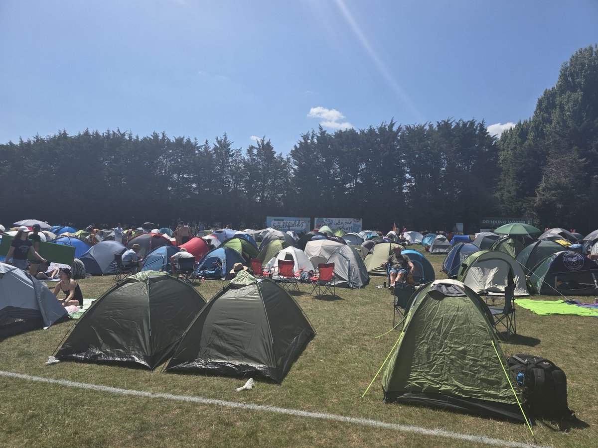 jamiecholmes's tweet photo. @ViewFromTheQ checking in with another update from the Wimbledon queue 🙂

As of Sunday at 1pm, there are 561 tents set up. https://t.co/P6T9Qc4emx