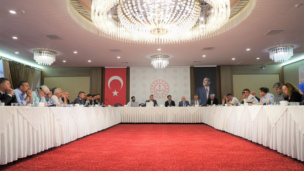 meb_dinogretimi's tweet photo. 📌 Genel Müdürlüğümüz tarafından düzenlenen "Uluslararası Anadolu İmam Hatip Liseleri Bilgilendirme, İstişare ve Değerlendirme Çalıştayı", Genel Müdürümüz Dr. Ahmet İşleyen'in katılımıyla Başkent Öğretmenevinde gerçekleştirildi.

���� https://t.co/FghSg7c4Zb https://t.co/0BzKXx8ToQ