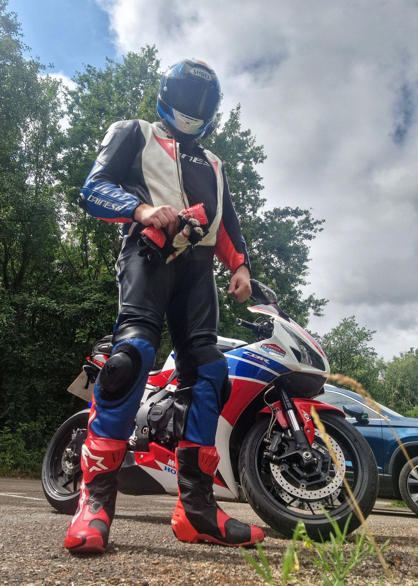 BossBiker's tweet photo. Sweaty Sundays https://t.co/UFQQrI4dZd