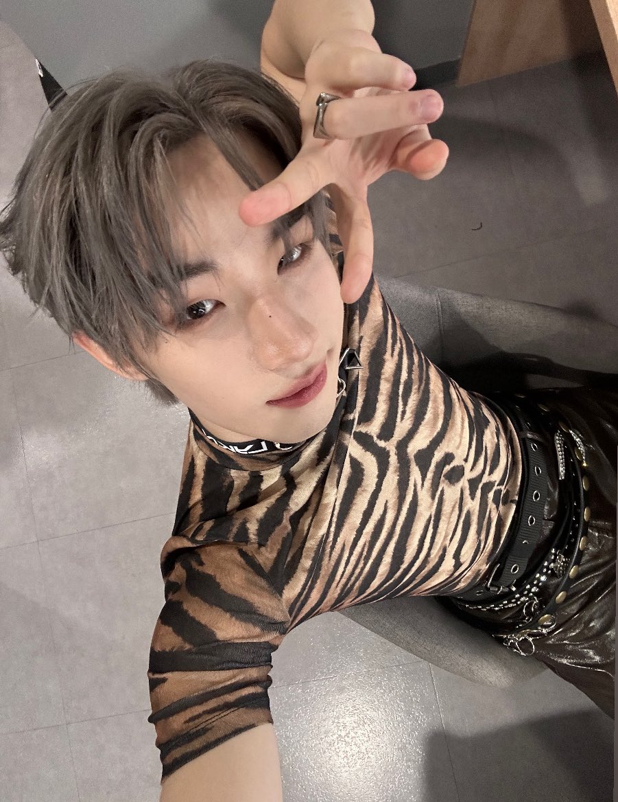 hongshihoshi03's tweet photo. kob kun kab everyone wanni sanook like always kid wa took kon ja sanook muen LYKN na kub wanni ma len wong raek loey krai yu tor enjoy concert tii luer na kub jubjub xoxo
glub bahn dee dee kub took kon jer gun event nha!!! 🤍🤟🏻😍
#MoveOnConcertxLYKN 
#LYKN https://t.co/naxR8lqisg