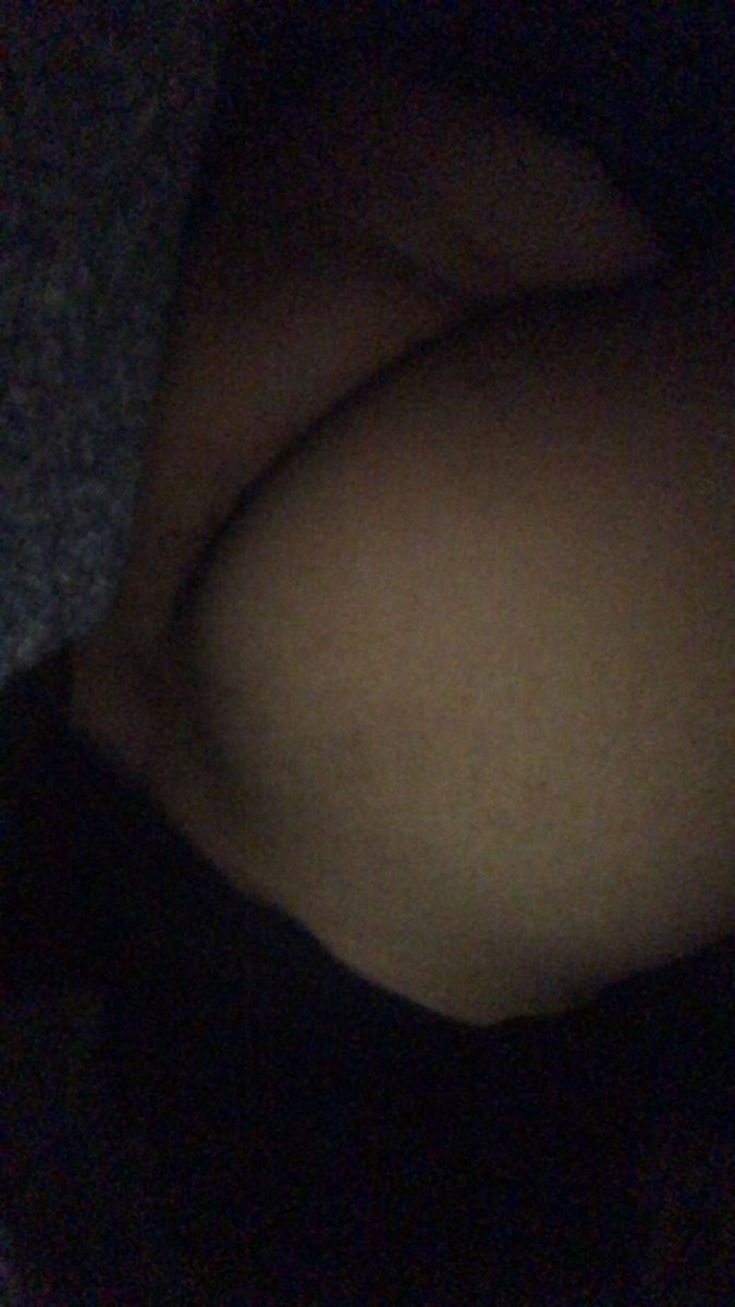 Chudai 

Who’s trying to be my first 👉🏽👈🏽 

I’m so tight