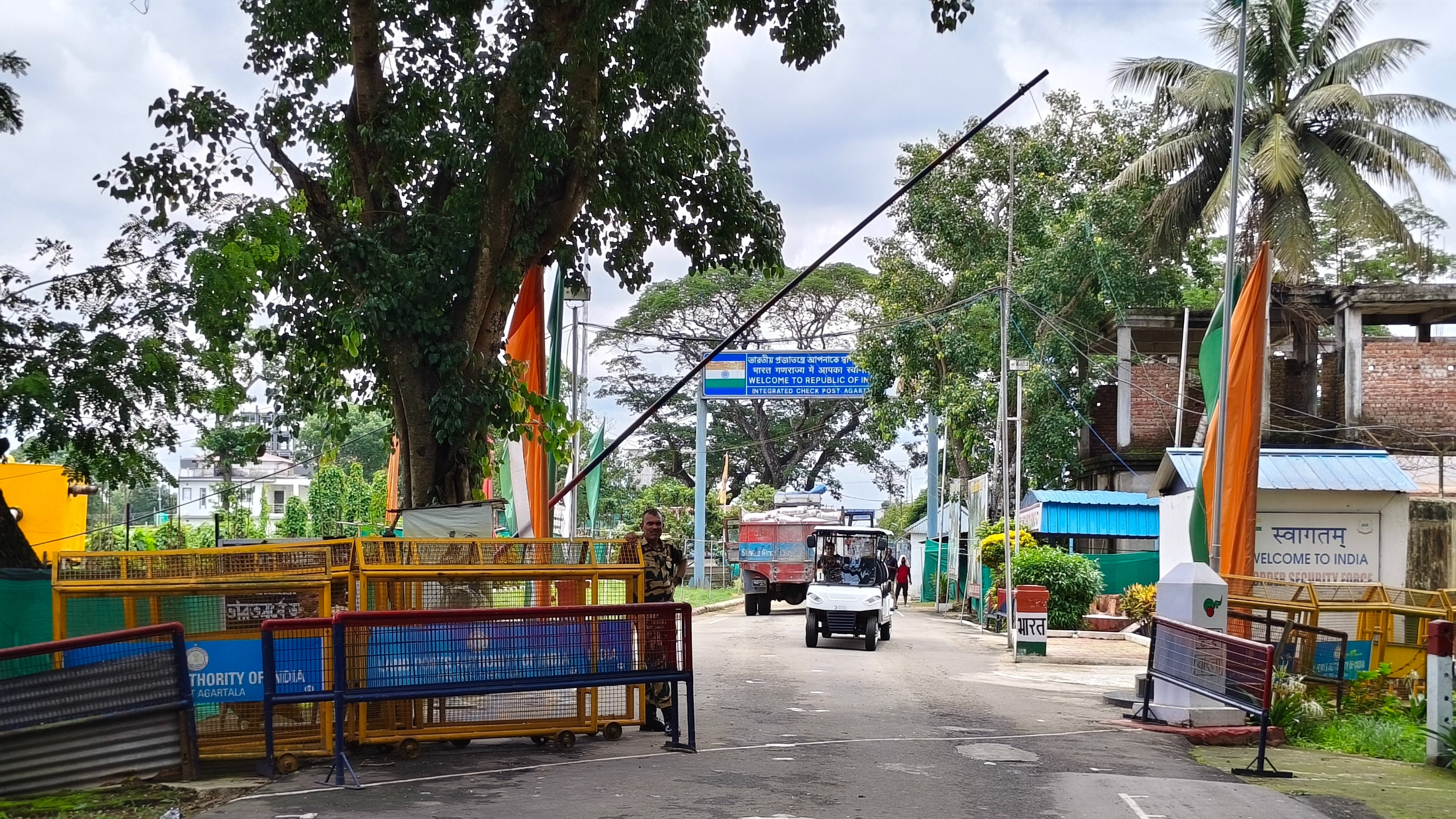 এনবিআরের শাটডাউনে অচল আখাউড়া স্থলবন্দর, আমদানি-রপ্তানি সম্পূর্ণ বন্ধ