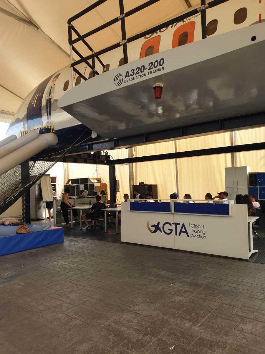 Esatur's tweet image. Así fueron las prácticas en simulador para el grupo TCP/AT/ALC/61 👩‍✈️🧯
RCP, extinción de fuego, evacuaciones… formación real para los profesionales del mañana.
#EsaturFormación #TCPTraining #Simulador #FuturosTCP