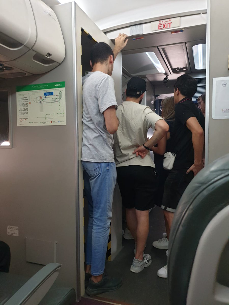 Esatur's tweet image. Así fueron las prácticas en simulador para el grupo TCP/AT/ALC/61 👩‍✈️🧯
RCP, extinción de fuego, evacuaciones… formación real para los profesionales del mañana.
#EsaturFormación #TCPTraining #Simulador #FuturosTCP