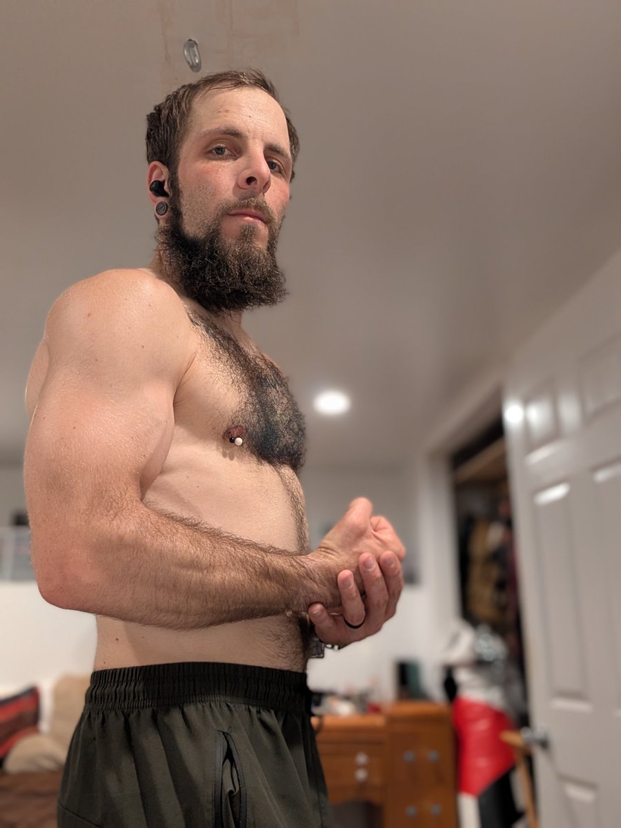 LuxuriousDean's tweet photo. Just finished another workout  not because I felt like it, but because I promised myself consistency. Every rep, every clean meal, every drop of sweat is building a stronger  body.  This is self-respect. Staying disciplined, and showing up daily is how I unlock my power. https://t.co/zLWafDQ8Hg