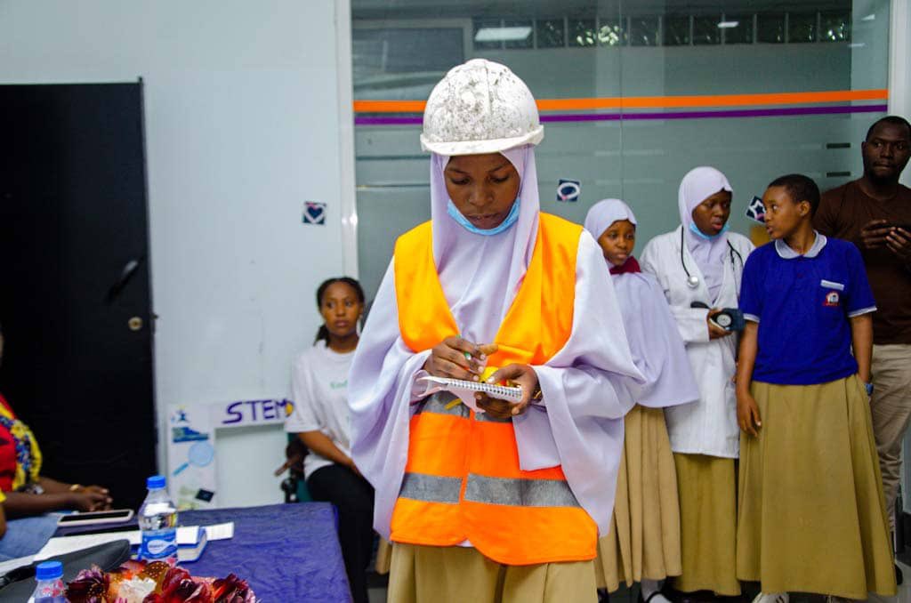 YessGirlsTGGA's tweet image. Building ideas into reality 🏗️🔧 — at the STEM Fair, our Girl Guides proudly represented Engineering, showcasing creative designs, smart structures, and problem-solving skills. 👷‍♀️ 

#STEMFair 
#GirlsInEngineering 
#YessGirlsMovement 
#YesGirlsCanDoSTEM 
#NationalSTEMFair