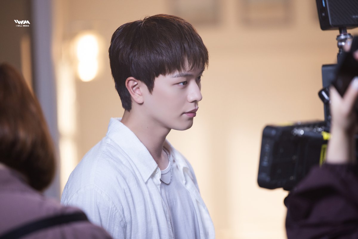 YookSJ_official's tweet photo. [📌]
육성재 '이제야' M/V Behind Photo

🔗https://t.co/i6lb9nmft5

#육성재 #YOOKSUNGJAE
#All_About_Blue
#이제야 https://t.co/xzk8hM5RAa