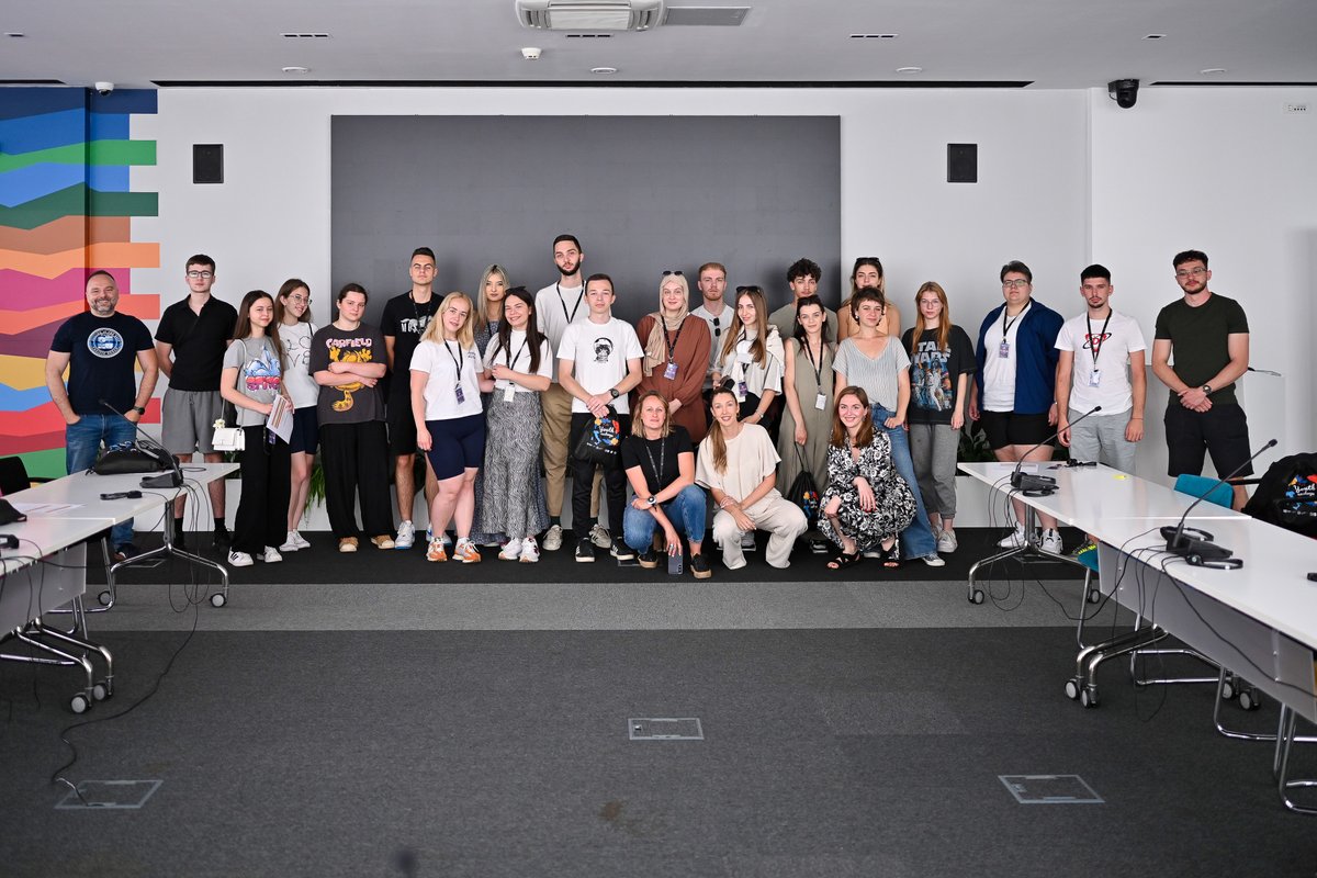 UNFPABiH's tweet photo. 🚍Over 20 young people from WB left Sarajevo for an intercultural exchange in Italy! 🇮🇹
As part of #MovingUsCloser, they'll spend the week in Udine exploring peace, social cohesion, photography, and culture.
📢 Stay tuned!
#FutureisYOUth #YouthExchange2025 #Y4IET
@UNPeacebuilding https://t.co/qrumxA3gp4