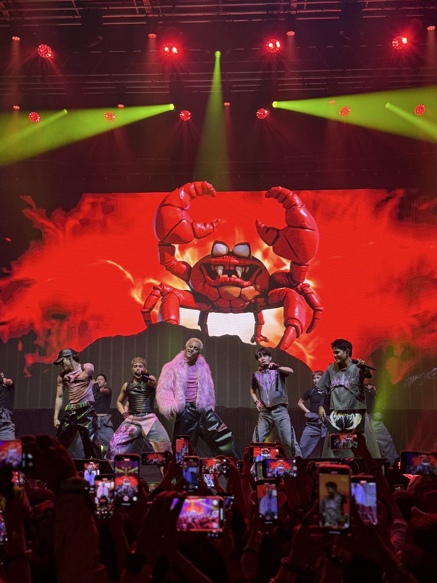 dominicprg's tweet photo. GRABE YUNG DUNGKA! 

SB19 FIRES UP TAIPEI 
@SB19Official #SB19
#SimulaAtWakasInTaiwan https://t.co/JgRaIzcuwC