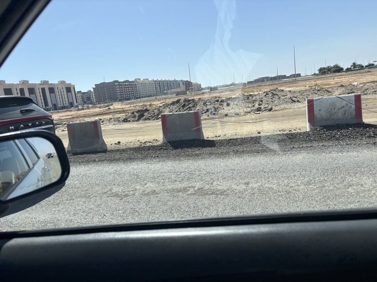 a1rahali1's tweet photo. @JeddahAmanah @nazaha_gov_sa شارع الأمير عبدالمجيد رحمة الله عليه يحمل اسم غالي خدمة مدينة جدة بكل الحب والإخلاص في أبحر الشماليه عدت سنوات ومازال الهبوط والتكسير وعدن سفلت وهبوط كبير  بشكل مزعج السيارات أصبحت خردة في موديلات 2025 اليس هناك نظرة وإعادة سفلت وسد وتلافي المشاكل https://t.co/nb2qAt0Bs1