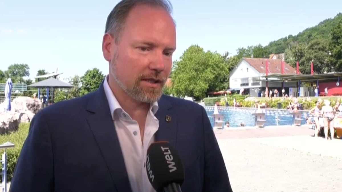 welt's tweet image. Sexueller Missbrauch in Freibad – „Bei hohen Temperaturen liegen die Gemüter manchmal blank“ to.welt.de/8V2AZ1W