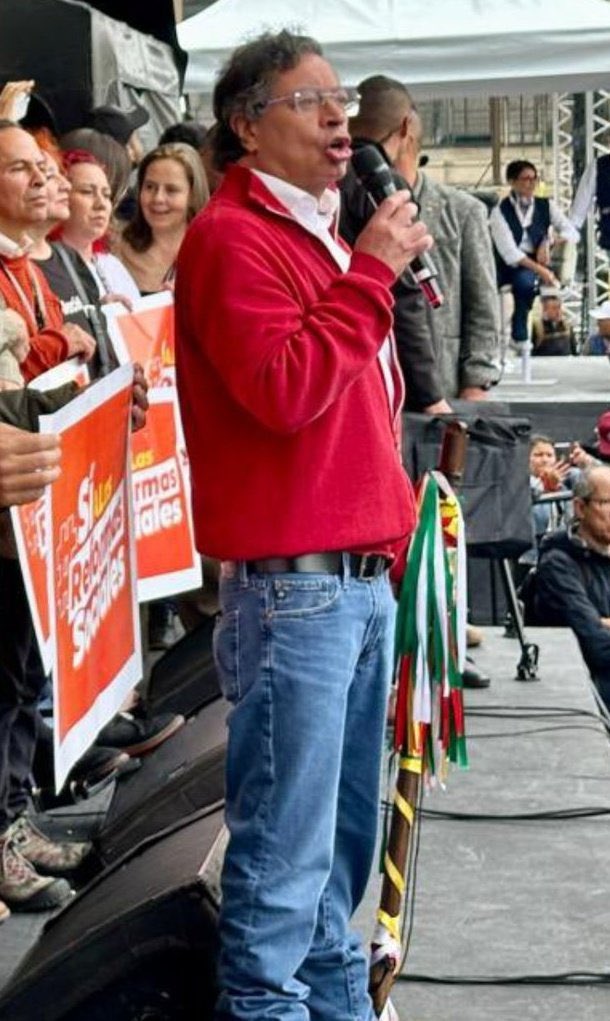 Daniel Samper Ospina tweet media