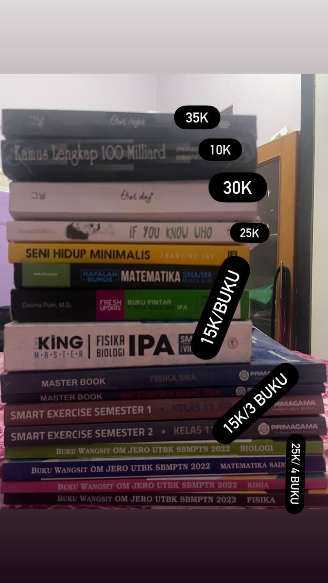 cafeonlinee's tweet photo. Hai guys aku mau jual buku wangsit aku 2022 tapi siapa tau kalian butuh soal soal lebih banyak lagi buat belajar demi univ negeri start 10k bisa ke toko oren COnya #zonauang #preloved buku #zonajajan https://t.co/Q7SWsjlZns