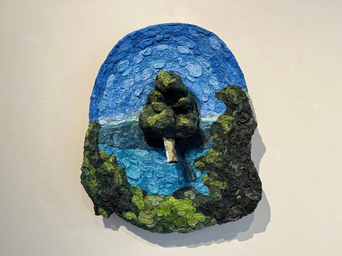 hamuzou's tweet image. 本岡景太個展「はりつける彫刻」を森下のGallery Dalstonで見た。紙と酢酸ビニル系樹脂を用いた独自技法「歪曲張り子」の新作彫刻作品群による展覧会。東京藝術大学大学院彫刻専攻を昨春修了した新進気鋭の作家。ARTISTSʼ FAIR KYOTO 2025最優秀賞受賞者。6/29まで。