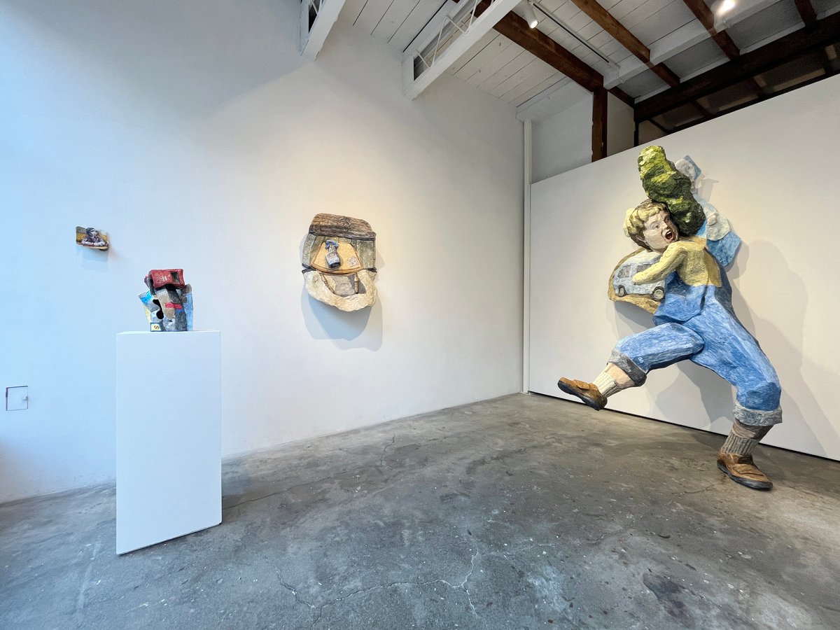 hamuzou's tweet image. 本岡景太個展「はりつける彫刻」を森下のGallery Dalstonで見た。紙と酢酸ビニル系樹脂を用いた独自技法「歪曲張り子」の新作彫刻作品群による展覧会。東京藝術大学大学院彫刻専攻を昨春修了した新進気鋭の作家。ARTISTSʼ FAIR KYOTO 2025最優秀賞受賞者。6/29まで。