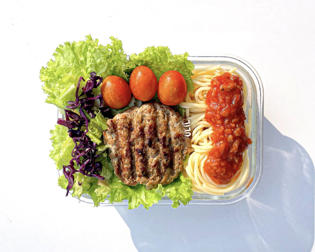 rizrizkyamalia's tweet photo. Ikut memeriahkan #WeekendPasta pakai foto lama aja ya 🍝
Beberapa lunch box yang terisi pasta ala aku 😂 https://t.co/Y7REqdCYFh