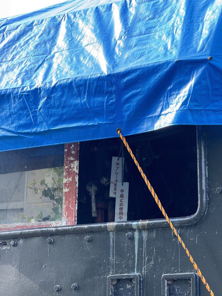 iwakitetu's tweet image. #save9667

本日の9667

健在であります！！

僅かな希望を信じてキャブにシートをかけて劣化を少しでも和らげようと努力してまいりました。
同時にキャブ屋根修繕の見積もりをお出しし予算をつけて貰えるよう要望してまいりました……
解体費用が修繕費用に転じてくれることを信じて…