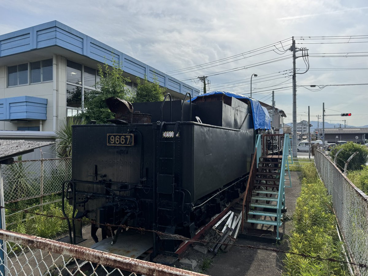 iwakitetu's tweet image. #save9667

本日の9667

健在であります！！

僅かな希望を信じてキャブにシートをかけて劣化を少しでも和らげようと努力してまいりました。
同時にキャブ屋根修繕の見積もりをお出しし予算をつけて貰えるよう要望してまいりました……
解体費用が修繕費用に転じてくれることを信じて…