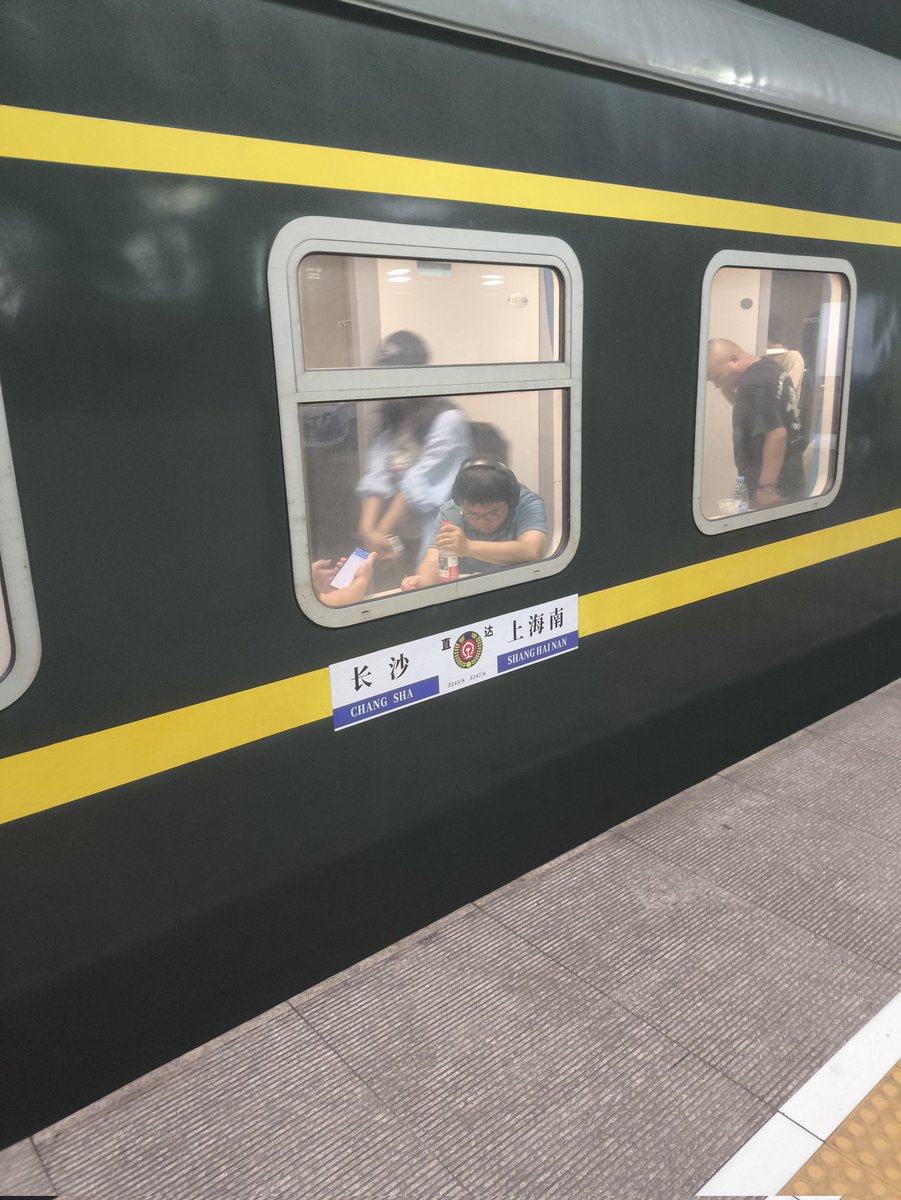 lanzhencute's tweet photo. 明天的班次似乎就要换成上海松江站了hhhh这下见证历史了（bushi） https://t.co/73wof1I52s