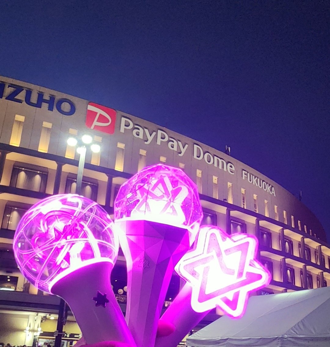 nnn_mb's tweet photo. 色んな会場行ってきたけど
ドーム叶ってよかった
でもいっつも前向きのASTROしか見てなかったからセンステとかバクステ行ったりしたとき背中見るのが新鮮やったしちょっと寂しかったけどそれだけ大きくなったってことやな https://t.co/EITXpiPW2B