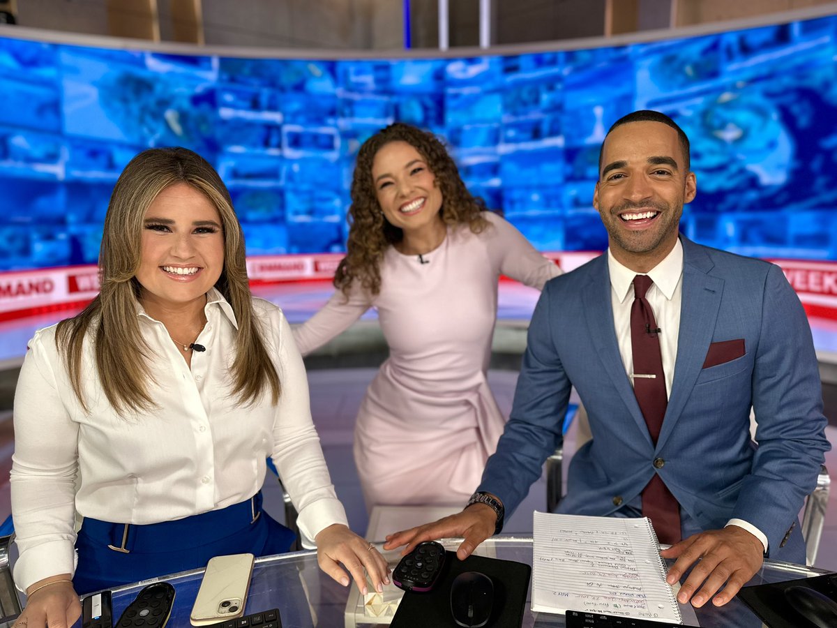 MichaelEstimeWX's tweet image. Happy Sunday Funday!
@JaneMinarWX , @baynefroney and I are tracking potential Tropical Trouble in the Gulf and off the Carolina Coast 🌀
Join us on @foxweather & @FoxBusiness from 6 AM to Noon, ET for more!