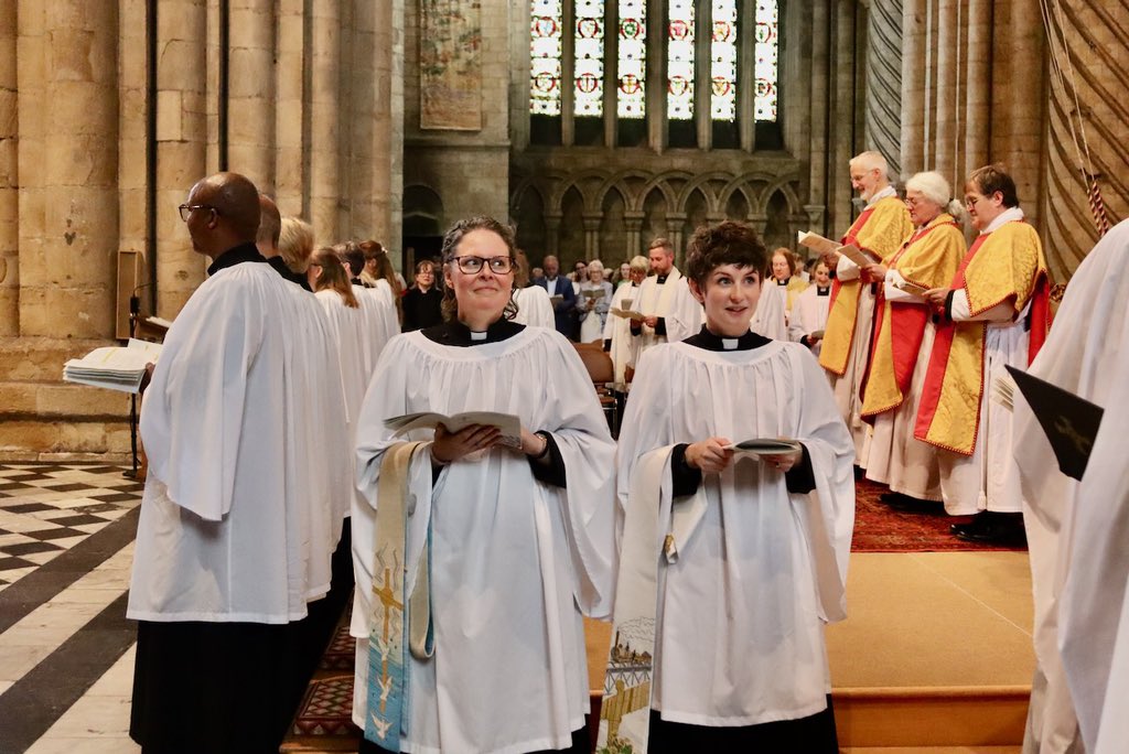 DioceseofDurham's tweet image. The summer sun was shining on Durham Cathedral today as eleven deacons were ordained by @Bishopofjarrow . A wonderful service with friends and family packing out the cathedral. Huge congratulations to all!🙏🙏🙏❤️