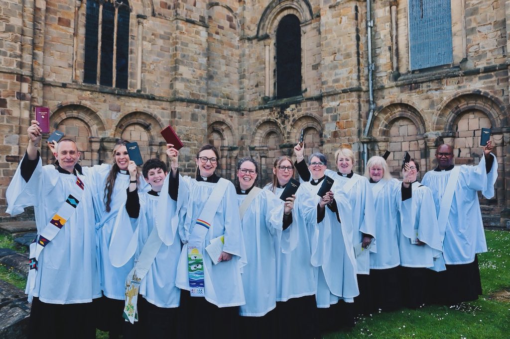 DioceseofDurham's tweet image. The summer sun was shining on Durham Cathedral today as eleven deacons were ordained by @Bishopofjarrow . A wonderful service with friends and family packing out the cathedral. Huge congratulations to all!🙏🙏🙏❤️