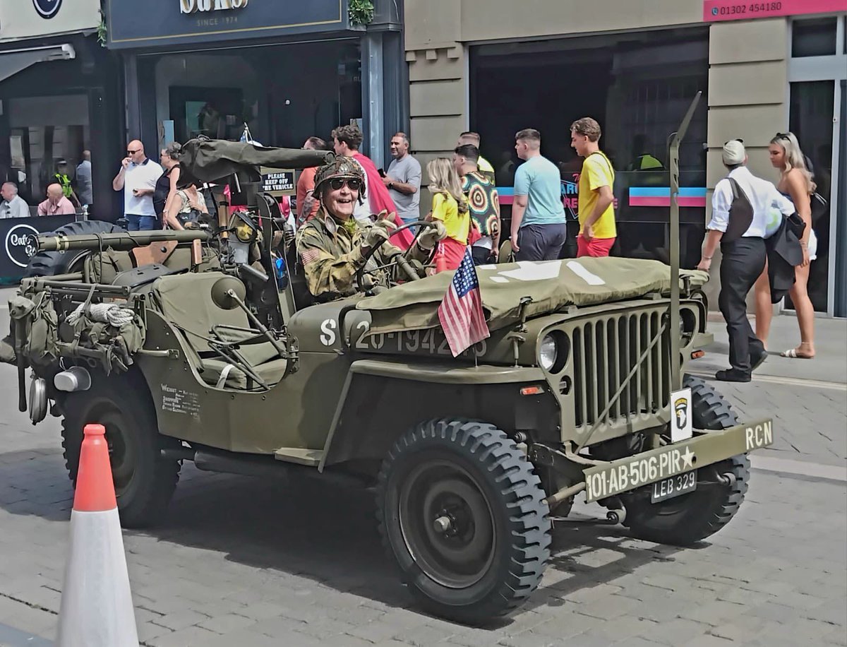 Male Childcare and Teaching Jobs tweet media