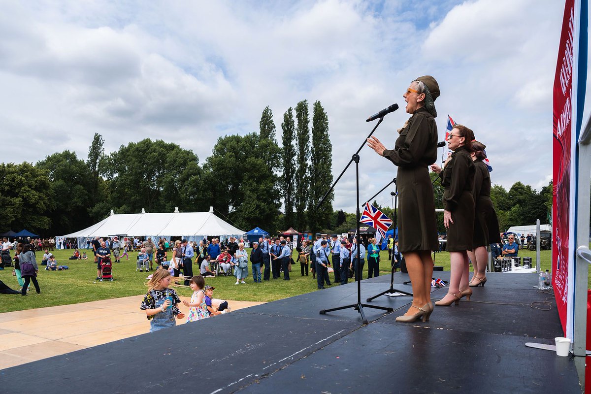 Male Childcare and Teaching Jobs tweet media