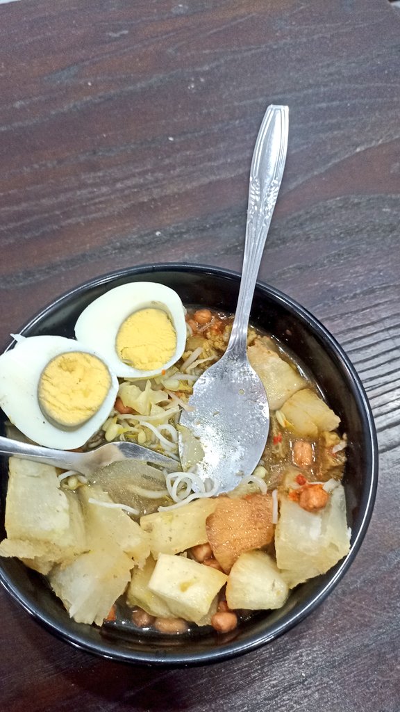 Bon Appetite , yang suka makan sop ubi , ngacung? 
#Makassar