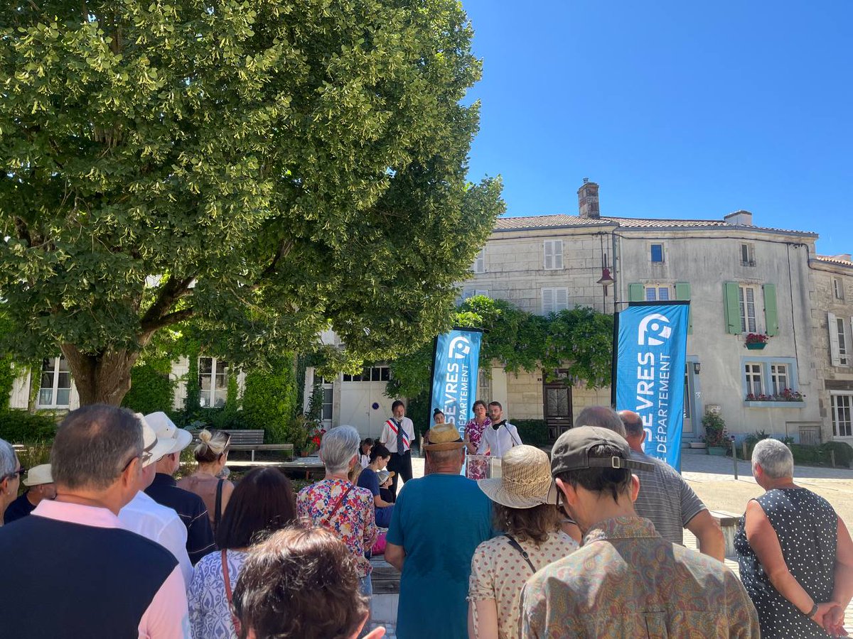 Prefet79's tweet photo. #AménagementDuTerritoire ✂️  | Ce 28 juin 2025, Lucas Turgis, sous-préfet de #Parthenay a inauguré les nouveaux aménagements du centre-bourg d’#Ardin : sécurité renforcée, circulation apaisée et mobilités douces au rendez-vous.

🤝 Labellisée Village d’avenir, la commune d’Ardin bénéficie de l’accompagnement de l’État pour ses projets de revitalisation. À ce titre, une subvention de 247 259€ lui a été accordée via la Dotation d’Équipement des Territoires Ruraux (DETR), soit 30 % du coût total de ce projet.