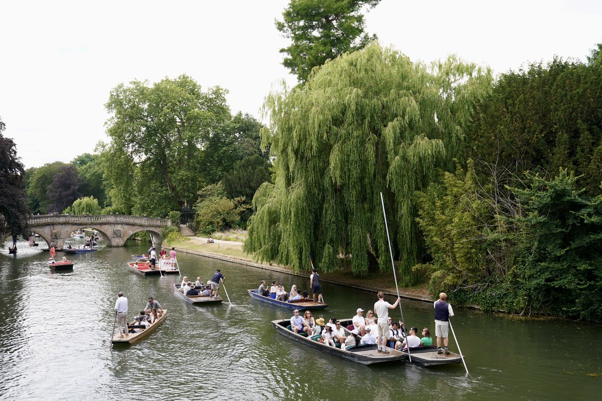 jjgiddens's tweet image. Punting on the River Cam in Cambridge as the warm weather continues across the country